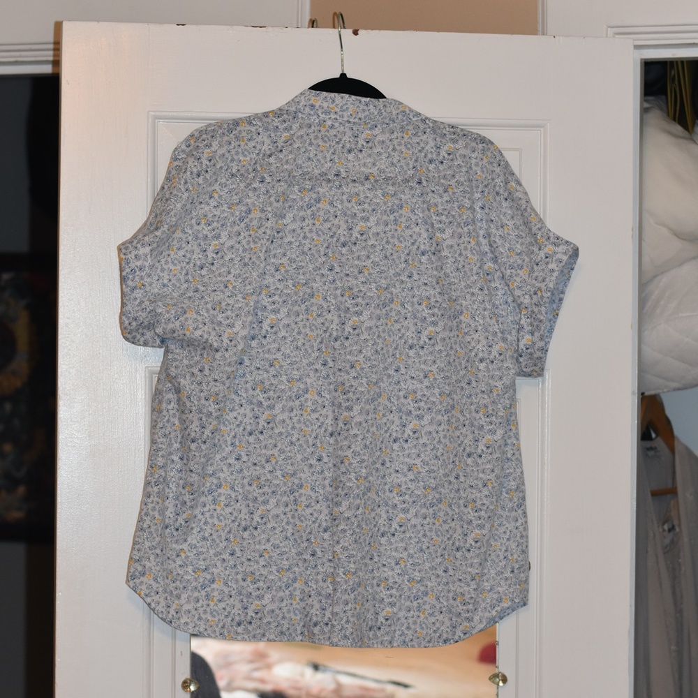 Button down shirt - Picture 3 of 3